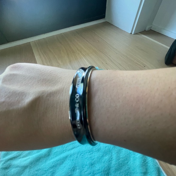 AUTHENTIC Tiffany and Co. Silver/Titanium 1837 medium cuff - Picture 2 of 4